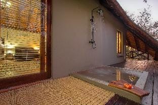 Luxury Guesthouse Co @ HoneymoonHouse Vacation rental in South Africa
