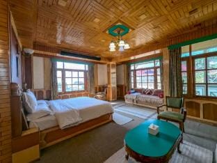 Plush drive-in Downtown Villa by Kalawati Homes. Villa in Shimla