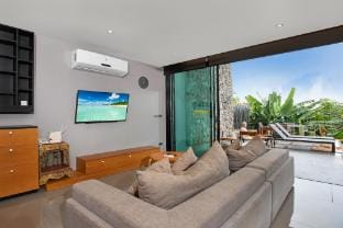 Stylish and Modern 4BR Pool Villa Gentle Breeze Villa in Kamala