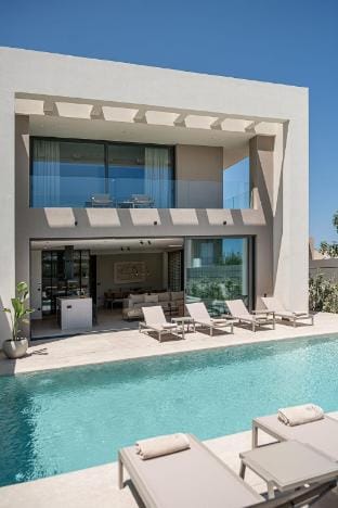 Sancy Luxury Villa I 400m beach, Heated* pool& Gym Villa in Crete