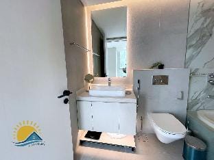 Marina Gem: Chic & Cozy Studio, Balcony, 10min to Beach! Vacation rental in Dubai