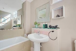 Iconic Warehouse style 4 Bed House Central London Vacation rental in London Borough of Islington