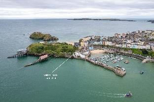 Laston Garden Apartment - Tenby Harbour, Sea Views Apartment in Wales