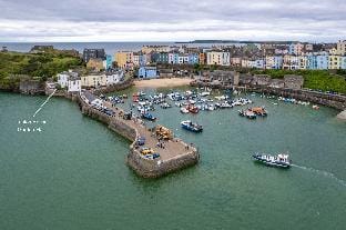 Laston Garden Apartment - Tenby Harbour, Sea Views Apartment in Wales