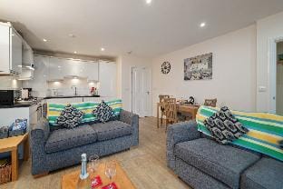 Park Place Court 2 - Close to Beach, Parking Country House in Wales