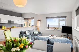 The Bay Apartment - Sea Views, Village Centre Apartment in Saundersfoot