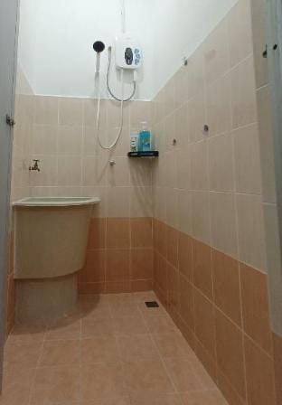 Two storey 5BR Terrace 5-17pax with kids corner 73 Apartment in George Town