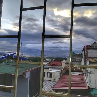 Nice  minimalist room with a nice view & windy-4B Apartment in Antipolo