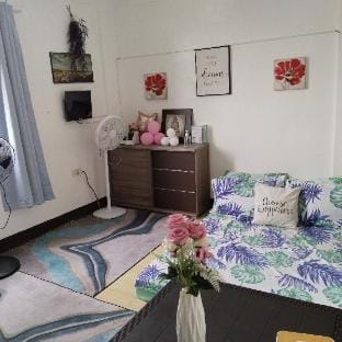 Nice  minimalist room with a nice view & windy-4B Apartment in Antipolo