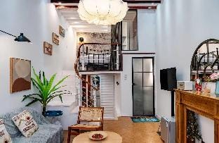 Flower·繁花·永康里 Apartment in Shanghai