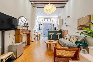 Flower·繁花·永康里 Apartment in Shanghai