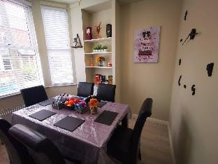 BR Modern Botanic House Vacation rental in Belfast
