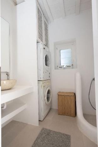Ambiente Villas -5 Bd Villa Mykonos-Agios Ioannis Villa in Mykonos, Mikonos 846 00, Greece