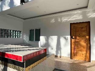 Luxury Villa Studio in Private Estate (Ground LVL) Apartment in Patong