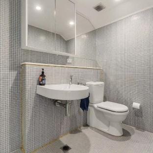 Poolside Apartment Opposite Redfern Park Apartment in Sydney