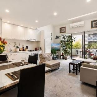 Poolside Apartment Opposite Redfern Park Apartment in Sydney