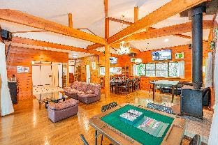 JOYSOUNDカラオケとBBQ、麻雀セット完備、大自然に囲まれ断崖の上に建てられた大型貸し別荘 Villa in Nagano Prefecture