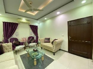 ZahaHome:Beautiful 3br FamilyApt Apartment in Karachi