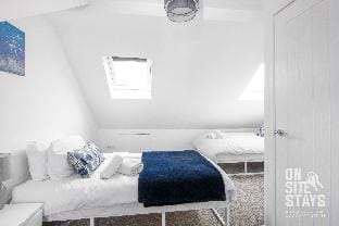 OnSiteStays 4-BR w. Street Parking & Garden Vacation rental in Dartford