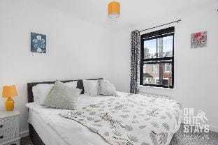 OnSiteStays 4-BR w. Street Parking & Garden Vacation rental in Dartford