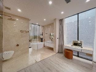 Luxury Oneriver Villas 5Br pool Villa in Hoa Hai
