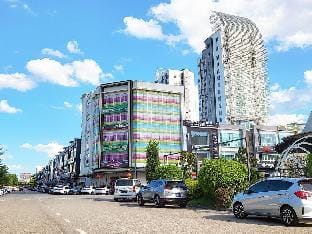 [Walking distance to Mount Austin] 3 Rooms, 6 Pax. Vacation rental in Johor Bahru