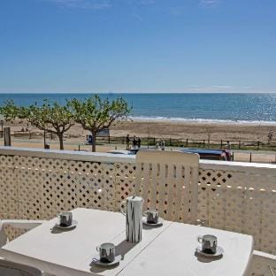 Apartamento FRONTAL al mar IRTA PLAYA Apartment in Alcossebre