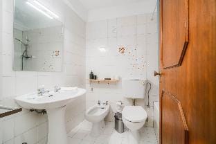 Nomad's Easy Stay - 1BED Sunrise Cedofeita Apartment in Porto