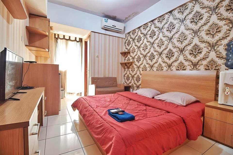 Nusantara Room By FPH At Apartment Green Lake View Hotel in South Jakarta City