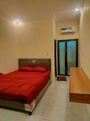 KARJO HOME STAY SYARIAH Apartment in East Java