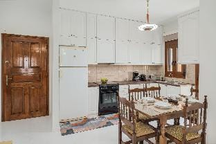 Sunset bliss home in Atsipopoulo Village Vacation rental in Crete