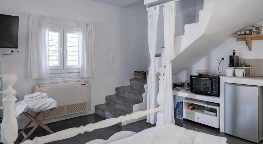 KYON Beach Suite-E 2min by the sea Skilos, Kythnos Apartment in Kea-Kythnos