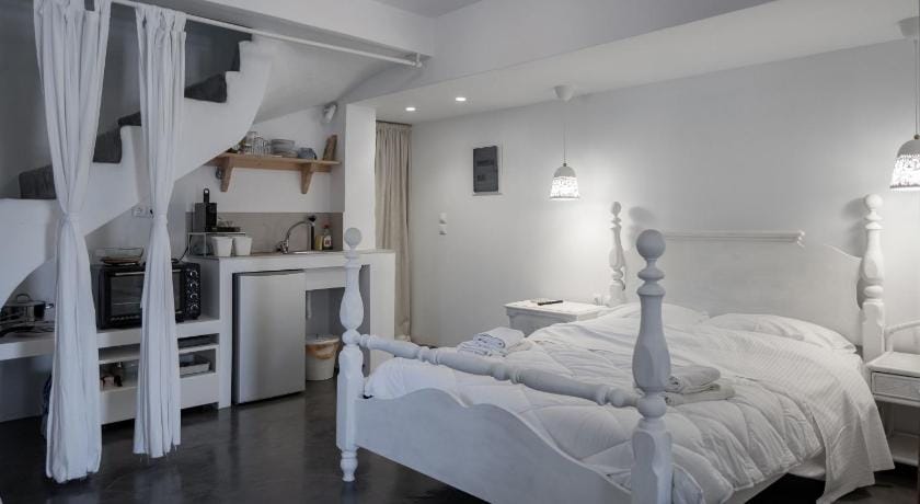 KYON Beach Suite-E 2min by the sea Skilos, Kythnos Apartment in Kea-Kythnos