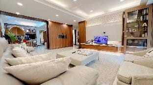 Mar-exclusive/ SOGO百貨/近忠孝復興捷運站/多人住宿首選/3房2衛浴/可住10人 Apartment in Taipei City