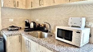 Apartment in the center of Haifa with a terrace Apartment in Haifa