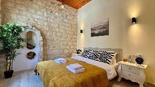 Apartment in the center of Haifa with a terrace Apartment in Haifa