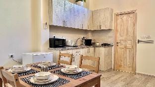 Beautiful apartment with a balcony in the downtown Vacation rental in Haifa