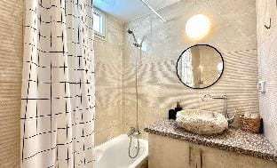 Beautiful apartment with a balcony in the downtown Vacation rental in Haifa