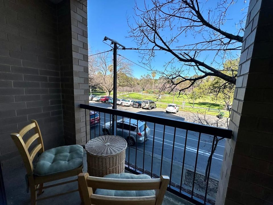 Relaxing Park View 2 Bedrooms Apartment Apartment in Adelaide