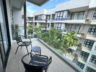 Modern Palmyrah Condo -pool, gym & parking A502 Apartment in Choeng Thale