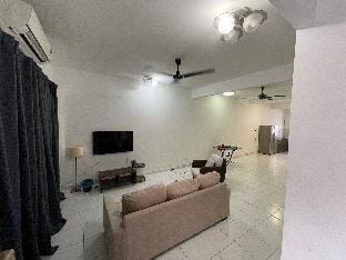Desa Tebrau 2 Near IKEA Toppen PeiKin Long Sing Vacation rental in Johor Bahru