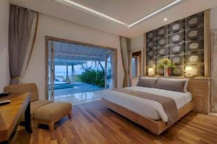 Amazing 5BR Beachfront Villa with Private Pool Villa in Blahbatuh