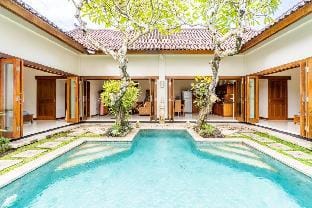 Affordable & Stuning 2 BR Secret Garden, Nr Canggu Villa in North Kuta