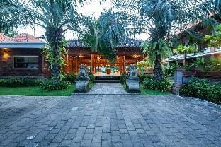 Walking Distance to Harbor & Near Beach+Breakfast Apartment in Denpasar