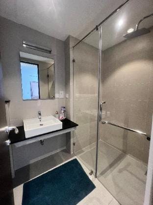 Cozy 2 Bedroom Apartment with Pool and Gym Apartment in Western Province