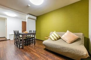 OSAKA – YAGARA TERRACE HOUSE D Vacation rental in Osaka