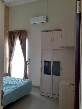 Villa di Kota Batu  Villa in Batu
