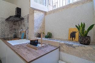 Historic building modern touches - Ortigia Apartment in Syracuse