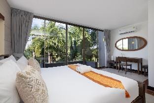 Phuket Airport Villas Villa in Thep Krasatti