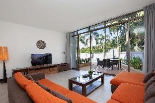 Phuket Airport Villas Villa in Thep Krasatti
